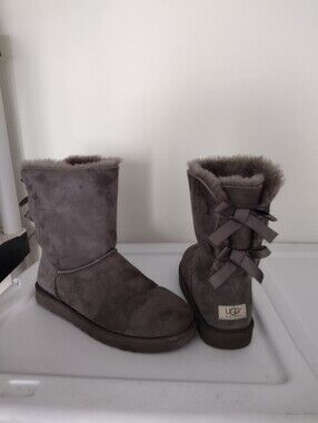 UGG Bailey Bow II boots  Size 10